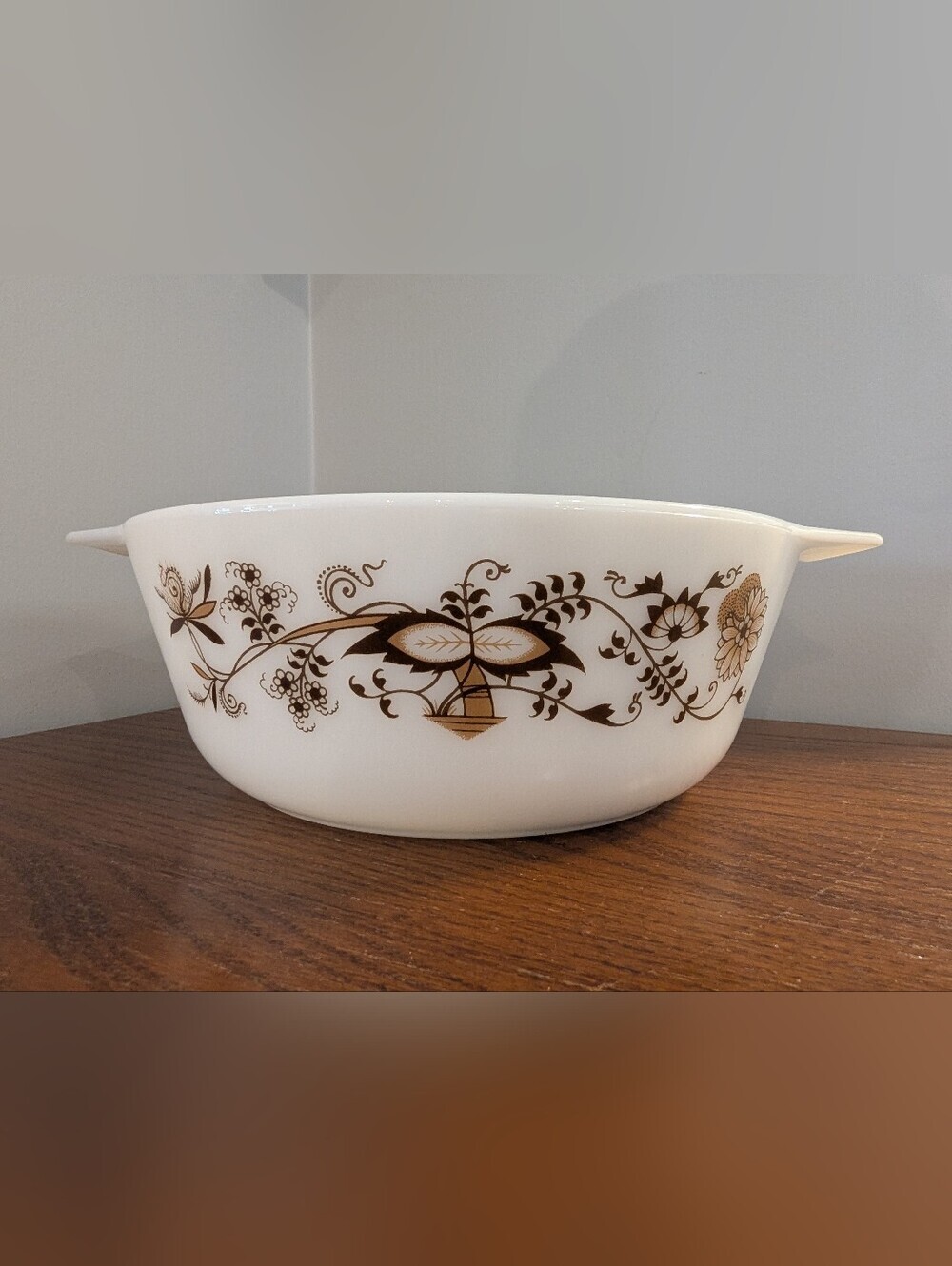 Vintage Pyrex England casserole dish in brown vine pattern 1960s 10" Milk Glass - Picture 6 of 8